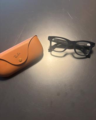 Occhiali smart Ray-Ban Meta con lenti transition