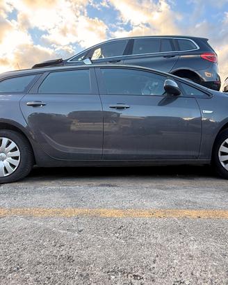 OPEL ASTRA SW RICAMBI USATI