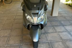 Suzuki burgman cc 650 €500 non marciante