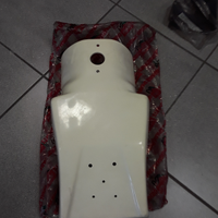 8126038 parafango posteriore Tuareg 125 bianco