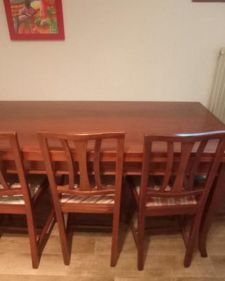 Tavolo e 6 sedie in legno massello