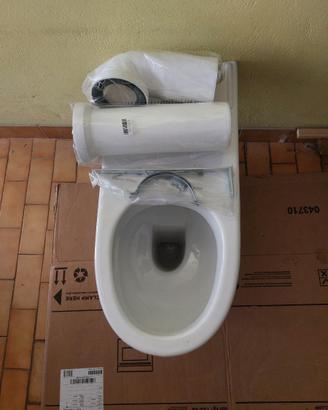 vaso monoblocco con cassetta e sedile