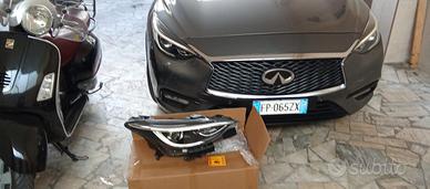 Faro destro Infinity Q30