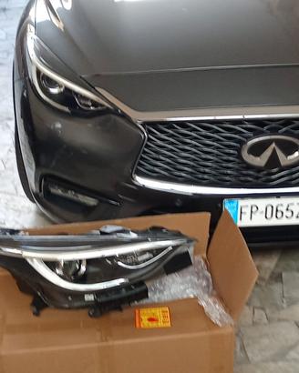 Faro destro Infinity Q30