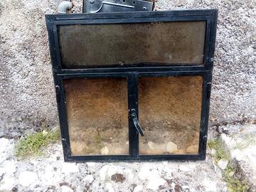 Vetro temperato per camino con struttura  in ferro