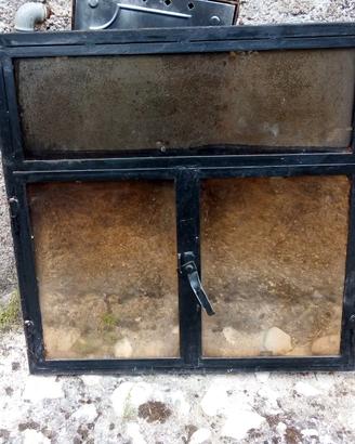 Vetro temperato per camino con struttura  in ferro