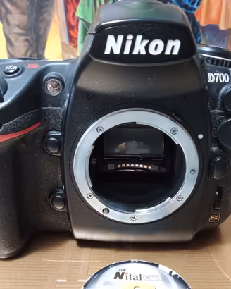Nikon D 700 + 24/85 G  310 Euro.