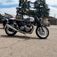 TRIUMPH THRUXTON 900