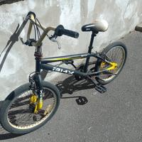 bicicletta BMX  freestyle 