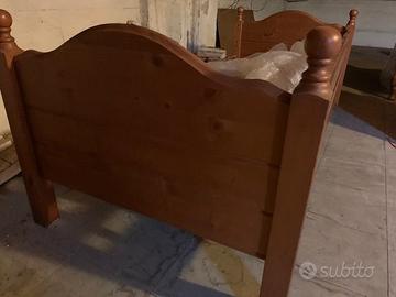 2 letti singoli con doghe