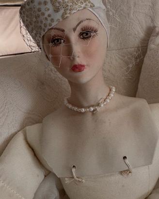 Bambola di porcellana da collezione