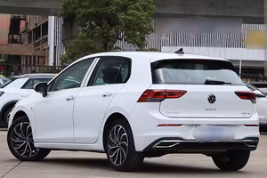 Golf VIII 1.0 Life benzina