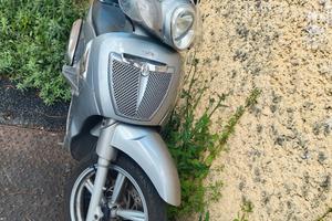 Scarabeo 200 light