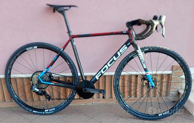 bici gravel focus mares cx in carbonio SRAM xplr 