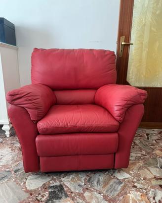 Poltrona in pelle rossa - poggiapiedi a scomparsa