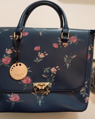 Borsa a mano in pelle blu con decorazioni floreali