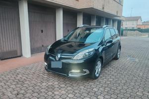 RENAULT SCENIC 3 DI COLORE NERO ANNO 2015