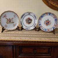 Piatti ornamentali con stemmi