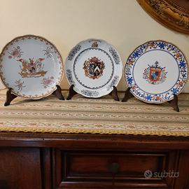 Piatti ornamentali con stemmi