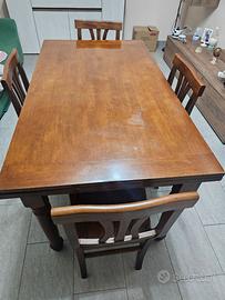 Tavolo in legno massello