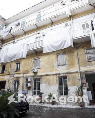 AD.ZE VIA TRIBUNALI IMMOBILE AMPIA QUADRATURA