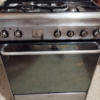 Cucina Smeg 4 fuochi con forno ventilato