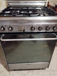 Cucina Smeg 4 fuochi con forno ventilato