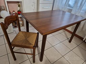 tavolo con sedie 