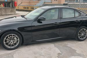 Alfa Romeo Giulia 2.2 Turbodiesel 180 CV AT8 Eco B