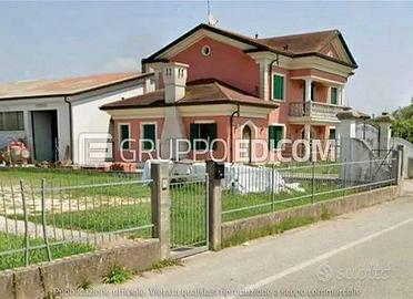 Immobile in asta di 992 m² con 3 locali a Ariano n