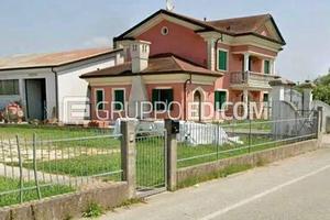 Immobile in asta di 992 m² con 3 locali a Ariano n