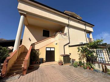 VILLA A SCHIERA A VILLAPIANA