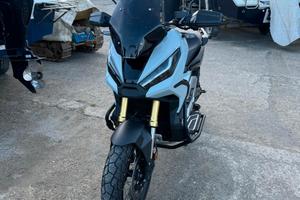 HONDA X-ADV 750 (pari al nuovo)