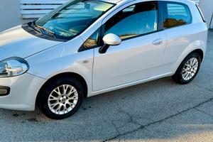 FIAT PUNTO EVO GPL 2032 NEOPATENTATI E FAMIGLIE