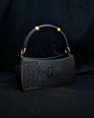 borsa rigida concept antico Egitto 