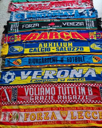 99 sciarpe, si vendono tutte insieme in blocco