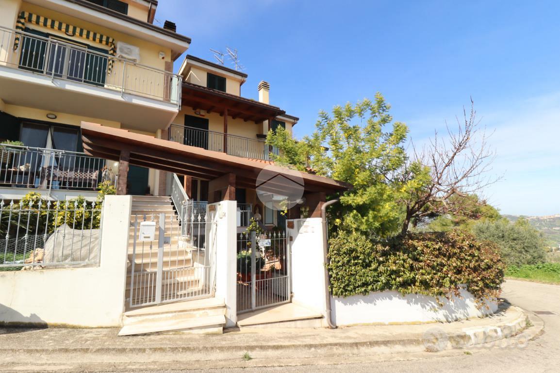 VILLA A SCHIERA A MOSCIANO SANT'ANGELO - View 2