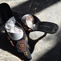 Scarpe in paillettes aperte dietro nere.