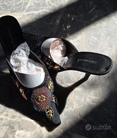 Scarpe in paillettes aperte dietro nere.