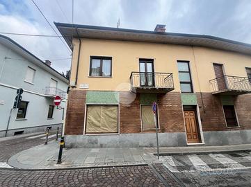 NEGOZIO A VOLPIANO