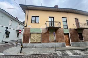 NEGOZIO A VOLPIANO