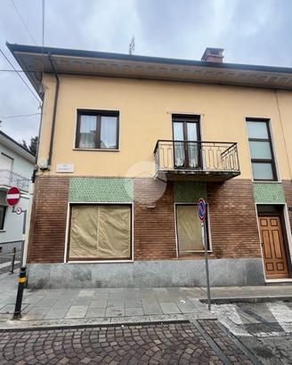 NEGOZIO A VOLPIANO