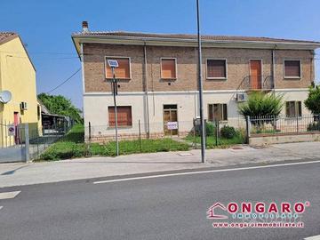Casa indipendente di 107 m² con più di 5 locali a 