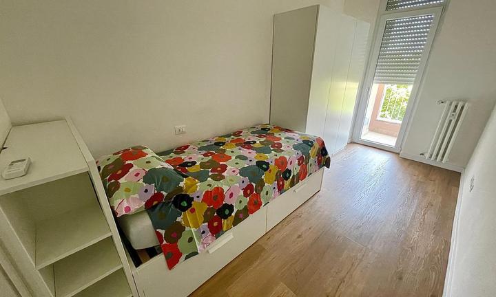 Camera singola in trilocale a Vimodrone