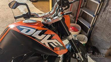 KTM Duke 125 targa RSM