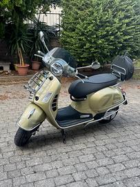 Piaggio Vespa 300 GTS - 2021
