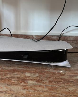 Playstation 5, 825 G, con I giochi