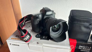 Canon EOS 6D + Sigma 28mm f/1.8  + Battery Grip