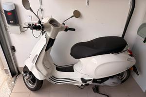 Vespa primavera 125 07/2024 - pari al nuovo - 400k