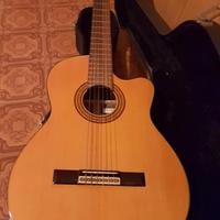 chitarra classica amplificata